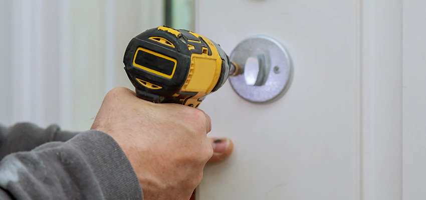 Street Locksmith For Smart Lock Repair in Carol Stream